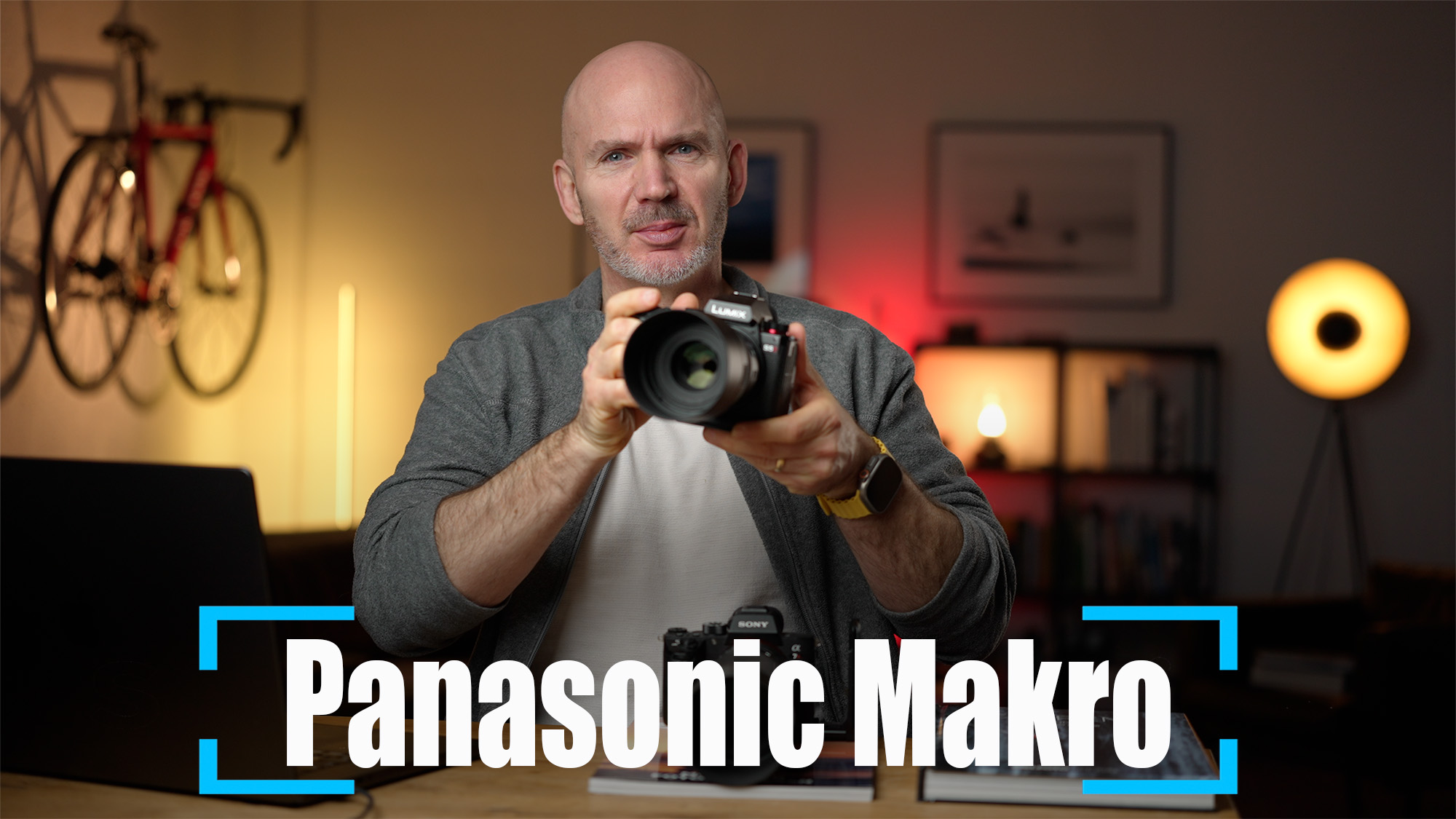 Das 100mm Makro Objektiv von Panasonic für L-Mount ist auffällig klein und leicht. Dazu kommt ein guter Autofokus. Aber wie sieht es mit Vignette und Schärfe aus? Das zeigt Stephan Wiesner im Video.